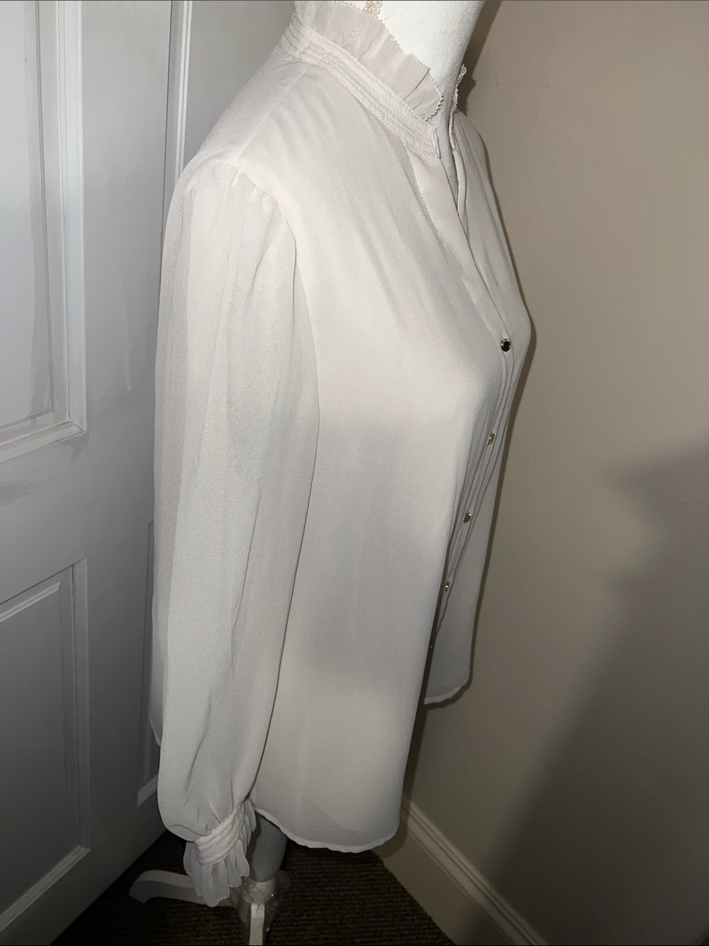 Carmen Marc Valvo Cream Ruffled Collar Button-Front Blouse - Picture 3 of 4